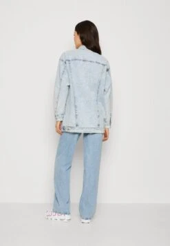 Vero Moda VMOLIVIA JACKET - Jeansjacke - Light Blue Denim 8 Vero Moda VMOLIVIA JACKET - Jeansjacke - Light Blue Denim -Vero Moda Verkäufe 88b56b3d8c14426b8351d172cc8f0b36