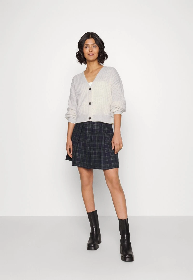 Vero Moda VMELISA LS V-NECK BUTTON GA EP - Strickjacke - Birch 2 Vero Moda VMELISA LS V-NECK BUTTON GA EP - Strickjacke - Birch – Bild 2