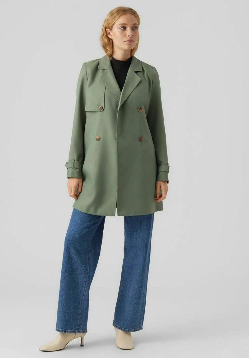 Vero Moda CELESTE SS23 - Trenchcoat - Laurel Wreath 2 Vero Moda CELESTE SS23 - Trenchcoat - Laurel Wreath – Bild 2