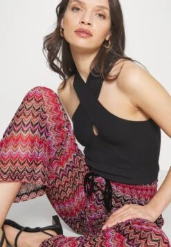 Vero Moda Petite VMDICTE WIDE PANT - Stoffhose - Bon Bon/navy/now -Vero Moda Verkäufe a2bf65186e6741eb98ab374123279b86