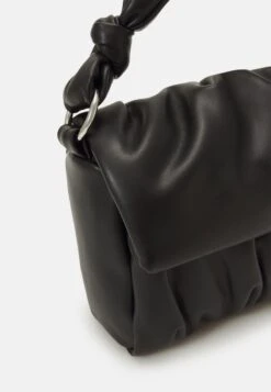 Vero Moda VMGIREALLA SHOULDER BAG - Handtasche - Black -Vero Moda Verkäufe a5294043d85448b4a963abb983afc445