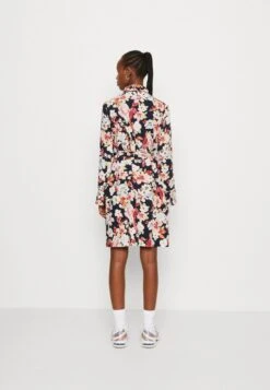 Vero Moda VMLUCIA SHIRT DRESS - Blusenkleid - Navy/lala -Vero Moda Verkäufe a58dbebb725244b8b6096507d573e6a3