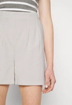 Vero Moda Tall VMJESMILO - Shorts - Offwhite -Vero Moda Verkäufe a5eacea044e14038bcb49ae8864f5e85