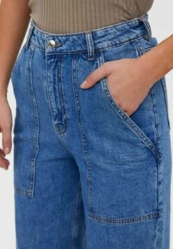 Vero Moda VMKITHY - Flared Jeans - Medium Blue Denim -Vero Moda Verkäufe a9e561102b39464caedfba6c1d5466f6