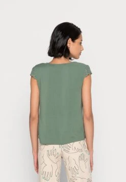 Vero Moda VMVICA V NECK - T-Shirt Print - Laurel Wreath -Vero Moda Verkäufe ac8ad6128c1143e8b54622437a3fb863
