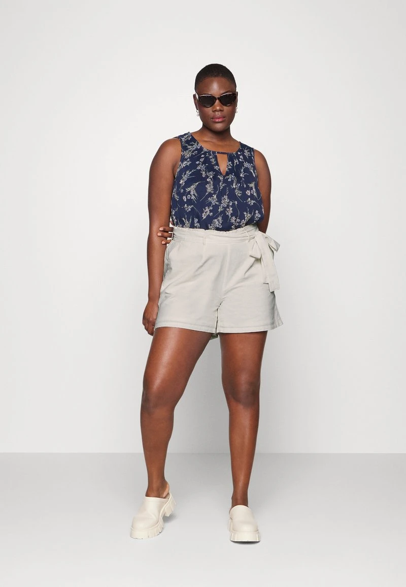 Vero Moda Curve VMDICTHE TIE - Shorts - Birch 2 Vero Moda Curve VMDICTHE TIE - Shorts - Birch – Bild 2