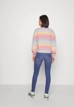 Vero Moda VMBEGONIA O NECK - Strickpullover - Reseda/toadstool/golden Cream/nugget -Vero Moda Verkäufe ae946577078e4d2382ec458f7bdf9864