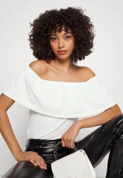 Vero Moda VMDORTY OFF SHOULDER SHORT - Bluse - Snow White -Vero Moda Verkäufe af4dc81328394e3884c0eaf5820f6e3d