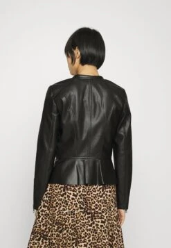 Vero Moda Petite VMAVERYALLY SHORT COATED JACKET - Kunstlederjacke - Black -Vero Moda Verkäufe b41b58d4c9624eda93b57504f334a2d2