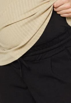 VMMEVA SHORT RUFFLE NEW - Shorts - Black -Vero Moda Verkäufe b47db1350d494e02aa8989978b83f13c