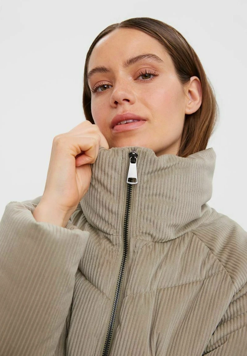 Vero Moda VMDEBBIEHARLIE - Winterjacke - Laurel Oak 4 Vero Moda VMDEBBIEHARLIE - Winterjacke - Laurel Oak – Bild 4