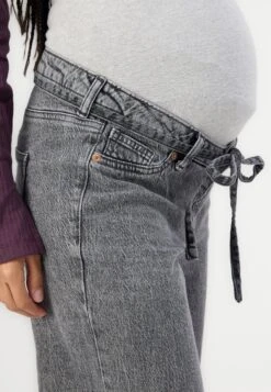 VMMTESSA WIDE BELT - Relaxed Fit Jeans - Medium Grey Denim -Vero Moda Verkäufe c447ec56414a45f8a1bf2f9be25f16ea