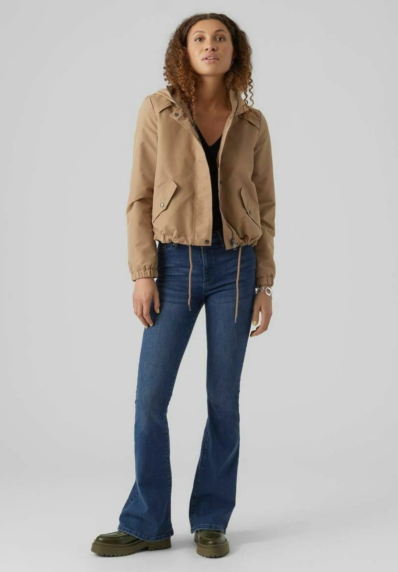 Vero Moda Petite VMZOA - Windbreaker - Tan 2 Vero Moda Petite VMZOA - Windbreaker - Tan – Bild 2