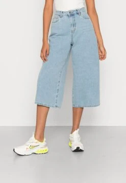 Vero Moda VMCLIVE WIDE SUPER CROP - Jeans Straight Leg - Light Blue