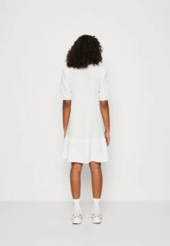 Vero Moda VMNATALI - Freizeitkleid - Snow White -Vero Moda Verkäufe ca32e91668864d9ea661709788d15c2c