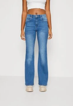 Vero Moda VMSELINA - Flared Jeans - Medium Blue Denim