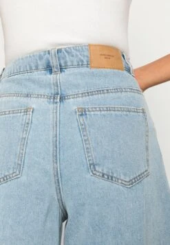 Vero Moda VMCLIVE WIDE SUPER CROP - Jeans Straight Leg - Light Blue -Vero Moda Verkäufe cfb586a60db345b09d5313d5640007b1