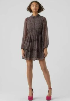 Vero Moda Verkäufe -Vero Moda Verkäufe d04fd7f7a2b048a98624ed52b55a8872