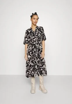 Vero Moda Petite VMEASY CALF DRESS - Blusenkleid - Black 11 Vero Moda Petite VMEASY CALF DRESS - Blusenkleid - Black -Vero Moda Verkäufe d4b016fa5e024b8fb946009a8523fb15 1
