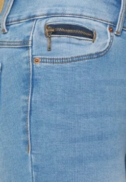 Vero Moda VMLATIFA MR BUTTON DENIM KNICKERS - Jeans Shorts - Light Blue Denim -Vero Moda Verkäufe d5e1f35d55d84371b1d77d06ad1364fa