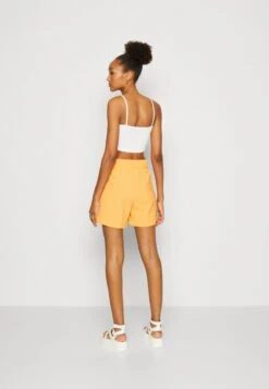 Vero Moda VMCARMEN LOOSE - Shorts - Mock Orange -Vero Moda Verkäufe d93af1e121f844f4b43dd8036bc7367d