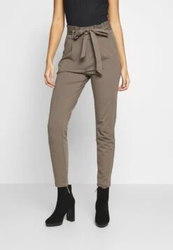 Vero Moda VMEVA HR PAPERBAG GA NOOS - Chino - Bungee Cord -Vero Moda Verkäufe de01dbbffcfd4acb91e2e6786d990307 1