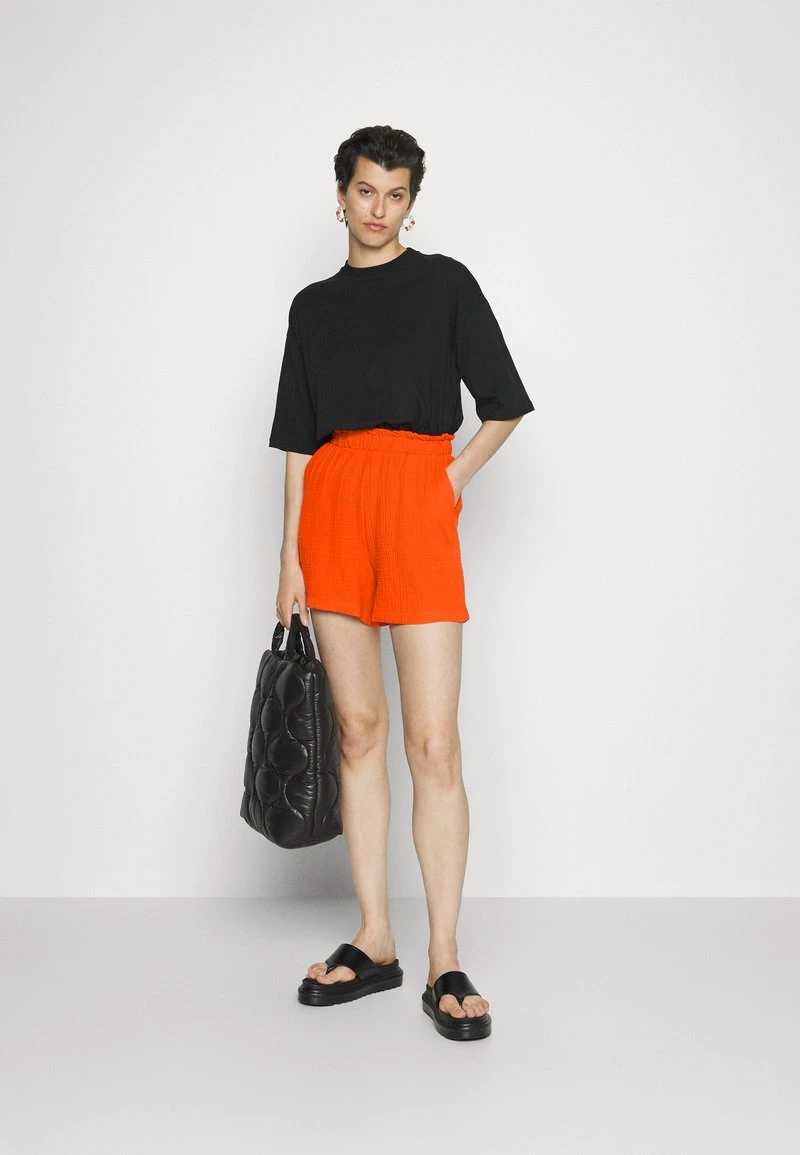 Vero Moda Tall VMNATALI - Shorts - Cherry Tomato 2 Vero Moda Tall VMNATALI - Shorts - Cherry Tomato – Bild 2