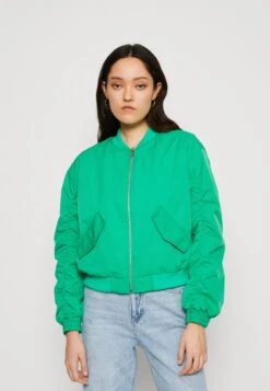 Vero Moda ALEXA SHORT BOOS - Bomberjacke - Bright Green
