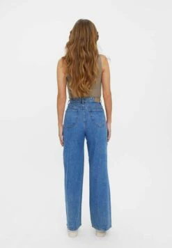 Vero Moda VMKITHY - Flared Jeans - Medium Blue Denim -Vero Moda Verkäufe df8a14c9fb27457887045dd73bb924a3