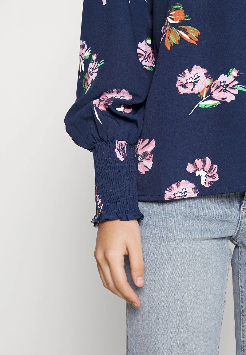 Vero Moda Petite VMLYDIA SMOCK - Bluse - Navy Blazer/lana 5 Vero Moda Petite VMLYDIA SMOCK - Bluse - Navy Blazer/lana – Bild 5