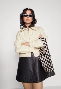 Vero Moda Petite VMMEGAN SHORT JACKET BOOS - Leichte Jacke - Birch -Vero Moda Verkäufe e5154c98595446d8b2ab897cadaeae0d