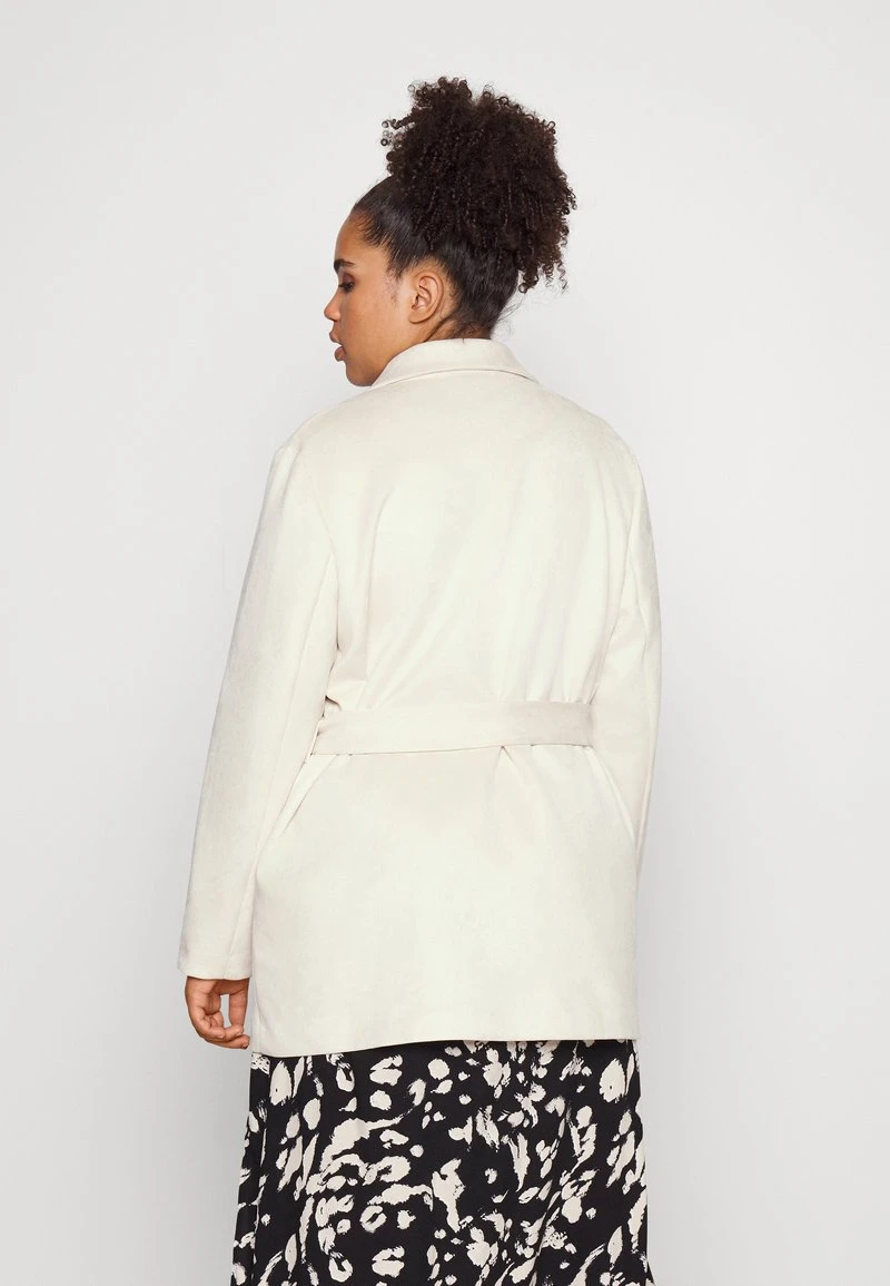 Vero Moda Curve VMJOSE NAPOLI JACKET - Trenchcoat - Birch 3 Vero Moda Curve VMJOSE NAPOLI JACKET - Trenchcoat - Birch – Bild 3