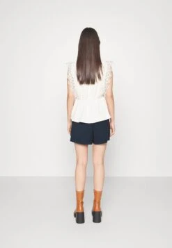 Vero Moda Petite VMCARMEN LOOSE - Shorts - Navy Blazer 8 Vero Moda Petite VMCARMEN LOOSE - Shorts - Navy Blazer -Vero Moda Verkäufe e7bbdc10ee424d9fb01dad14c0290b48