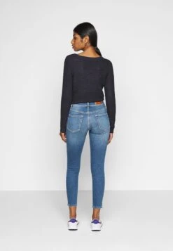 Vero Moda Petite VMLUX - Jeans Slim Fit - Medium Blue Denim 8 Vero Moda Petite VMLUX - Jeans Slim Fit - Medium Blue Denim -Vero Moda Verkäufe ef0fa47edf07491abd845d8239cb4cc0
