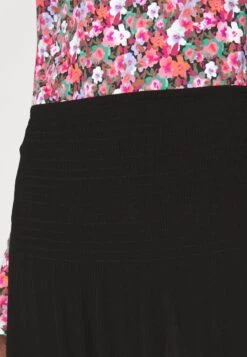 Vero Moda Tall VMJENNY SMOCK SKIRT - Maxirock - Black -Vero Moda Verkäufe f38e210fb3ce4dbeaf5b9075cdab58f2