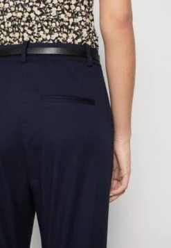 Vero Moda VMFLASHINO REGULAR PANTS - Chino - Navy -Vero Moda Verkäufe f39f6addfab146f1b1ee8aca1fcc9e6d