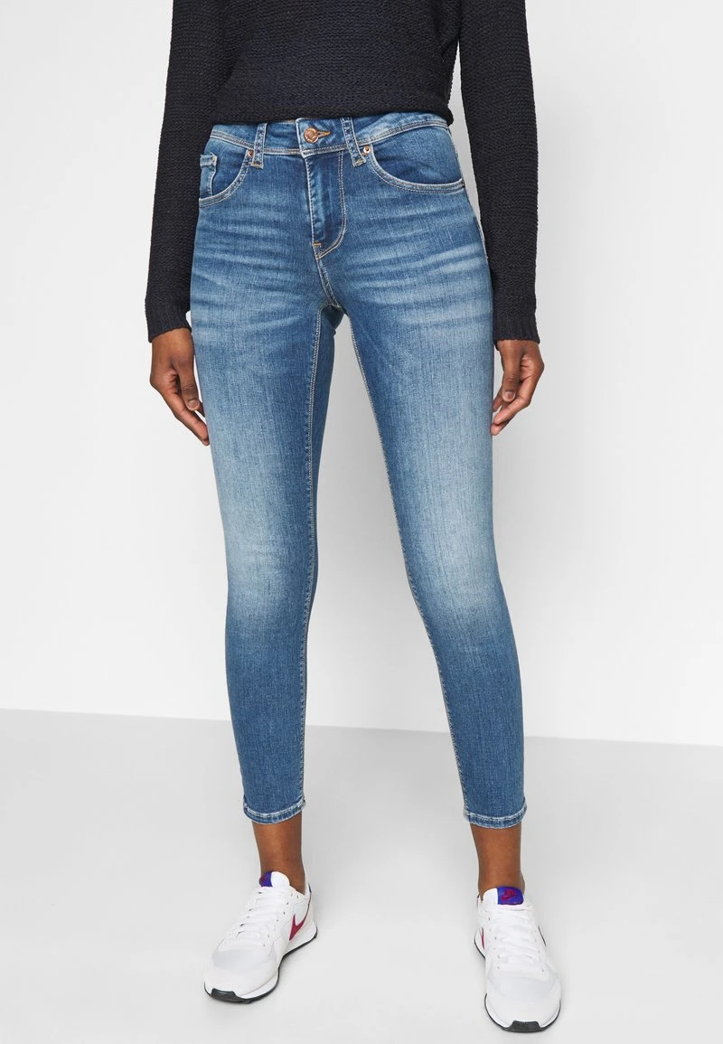 Vero Moda Petite VMLUX - Jeans Slim Fit - Medium Blue Denim 1 Vero Moda Petite VMLUX - Jeans Slim Fit - Medium Blue Denim