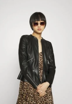 Vero Moda Petite VMAVERYALLY SHORT COATED JACKET - Kunstlederjacke - Black -Vero Moda Verkäufe f65f531838d2486296c76405677d5062