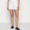 Vero Moda Petite VMULRIKKE BRODERIEANGLAIS - Shorts - Snow White