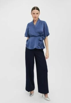 Vero Moda Verkäufe -Vero Moda Verkäufe f7c4315e02fe4d51816d78f4f32a4c53