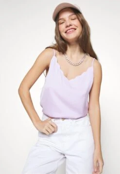 Vero Moda Petite VMKATHY SHR WIDE CLR JEANS PTT - Jeans Bootcut - Snow White -Vero Moda Verkäufe f87d1c791e98421cb9d13e600538651a