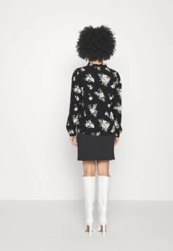 Vero Moda Petite VMEASY VOLUME TOP - Bluse - Black Aop/sandy Black 8 Vero Moda Petite VMEASY VOLUME TOP - Bluse - Black Aop/sandy Black -Vero Moda Verkäufe fb658fbd88784b2e88162493044a9f5e