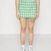 Vero Moda Petite MINI SKIRT - Minirock - Bright Green/birch