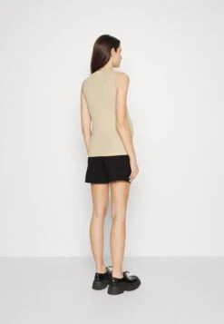 VMMEVA SHORT RUFFLE NEW - Shorts - Black -Vero Moda Verkäufe ffc86321b5754212b5e266b7d80fc2f1